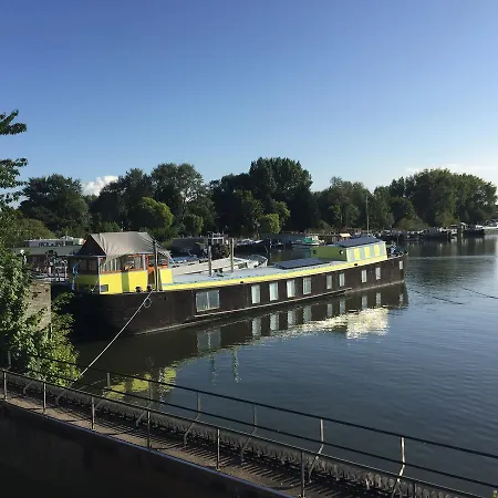 The Island Houseboat Botel