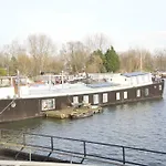 The Island Houseboat 보트호텔 암스테르담