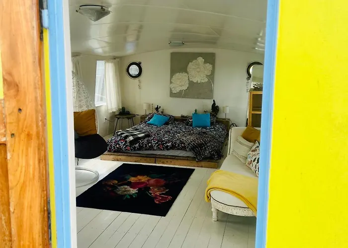The Island Houseboat *