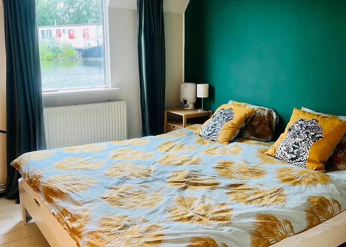 The Island Houseboat