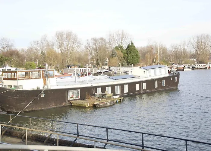 The Island Houseboat Båthotell Amsterdam