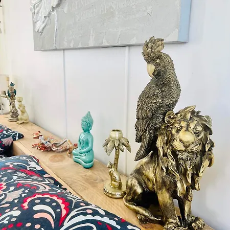 ספינת מלון The Island Houseboat *